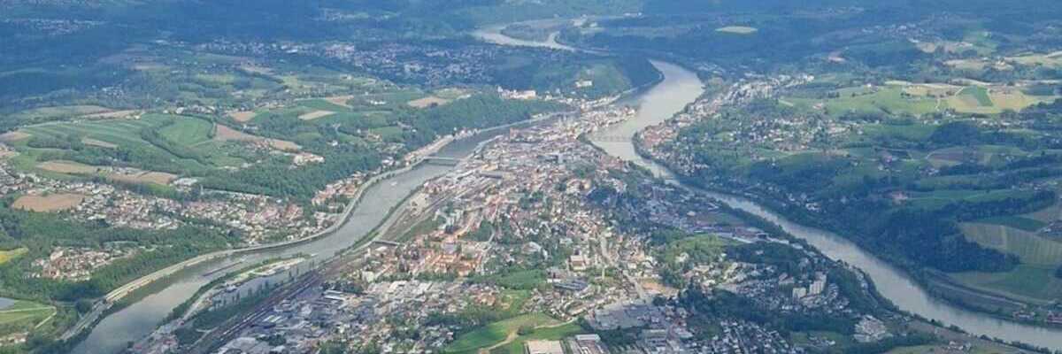 Flugwegposition um 11:42:49: Aufgenommen in der Nähe von Kreisfreie Stadt Passau, Deutschland in 1404 Meter